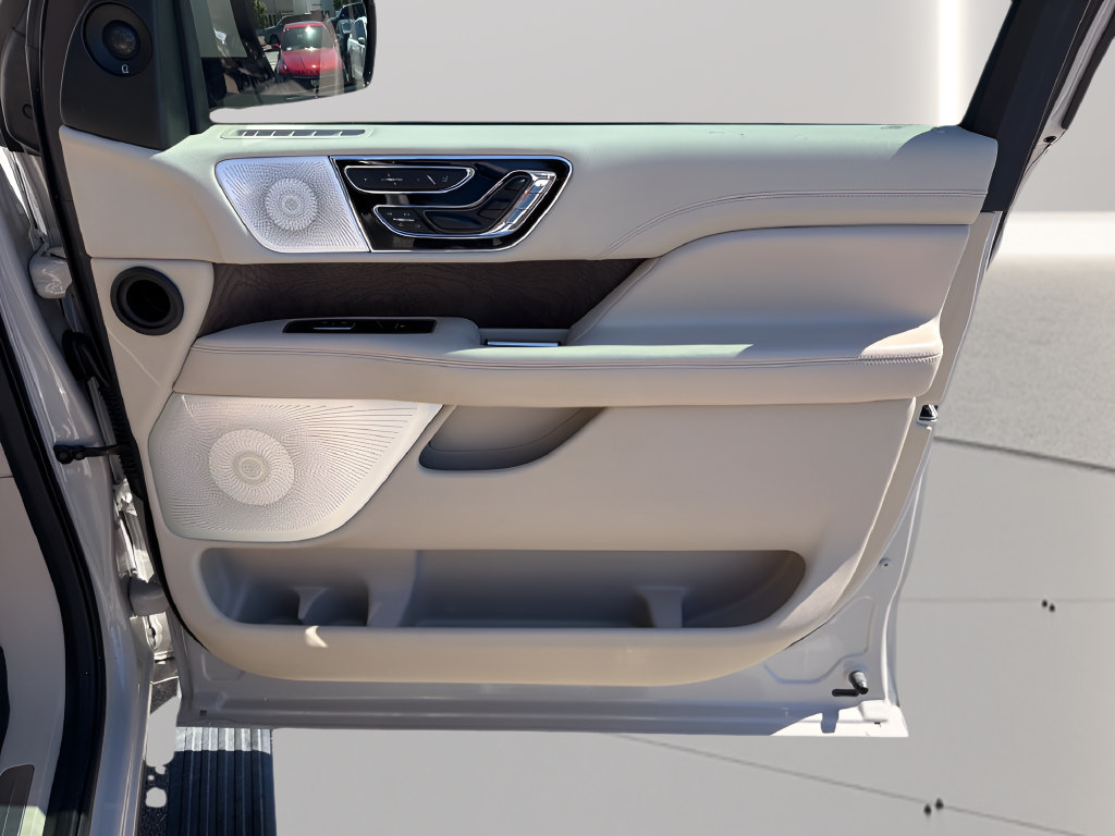 Used 2020 Lincoln Navigator Reserve w/ Equipment Group 208A Reserve AWD/4WD image 36