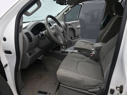 Used 2016 Nissan Frontier SV w/ SV Value Truck Package AWD/4WD image 16