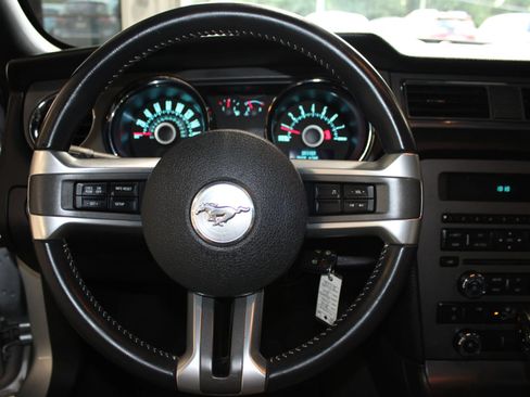 Used 2013 Ford Mustang Coupe RWD image 12