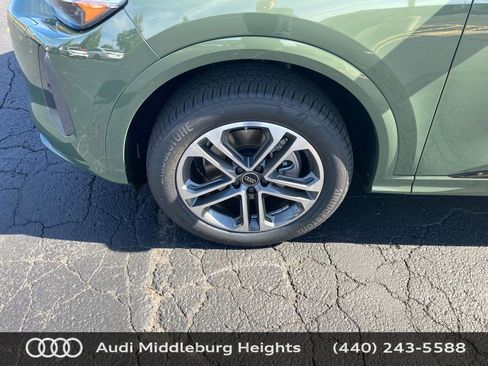 Used 2025 Audi Q5 Premium w/ Convenience Package image 17