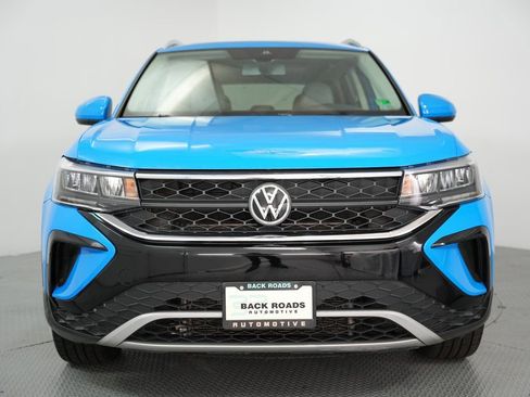 Used 2022 Volkswagen Taos SE image 2