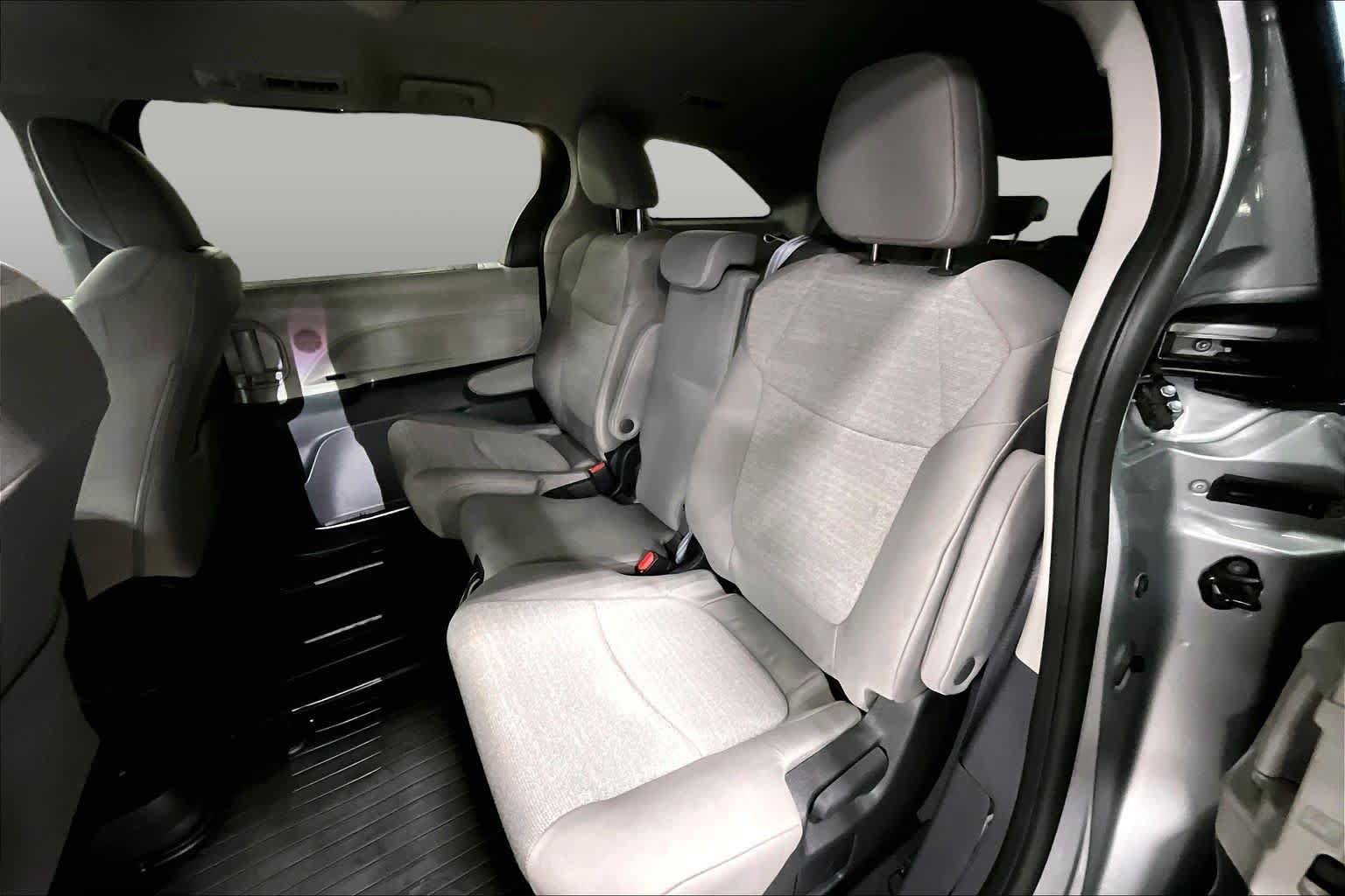 Certified 2024 Toyota Sienna LE FWD image 19