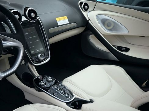 Used 2023 McLaren GT image 13