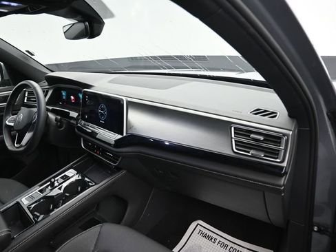 Used 2024 Volkswagen Atlas Cross Sport SE image 10