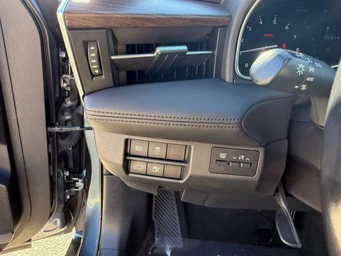 Used 2019 Toyota Avalon XLE image 18