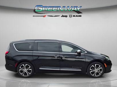 Used 2024 Chrysler Pacifica Pinnacle