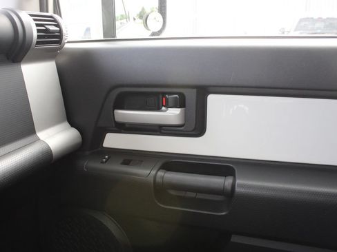 Used 2013 Toyota FJ Cruiser 4WD w/ Upgrade Pkg image 19