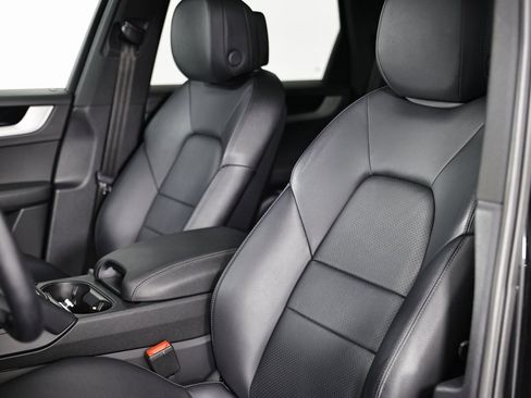 Certified 2024 Porsche Cayenne image 22