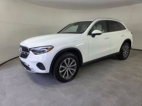 Certified 2025 Mercedes-Benz GLC 300 GLC 300 image 8