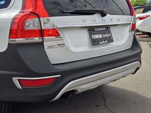 Used 2015 Volvo XC70 T5 Premier w/ Proximity Package FWD image 6