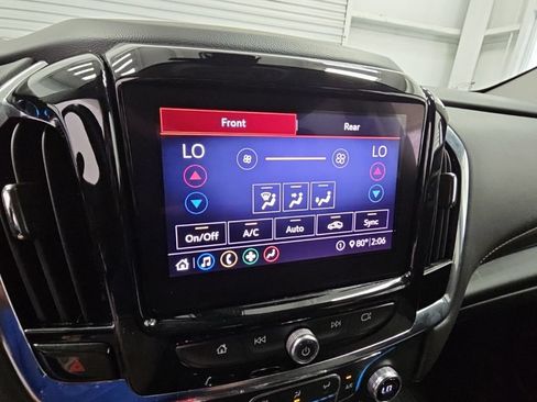 Used 2020 Chevrolet Traverse LT FWD image 17