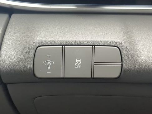 Used 2024 Hyundai Elantra SEL FWD image 24