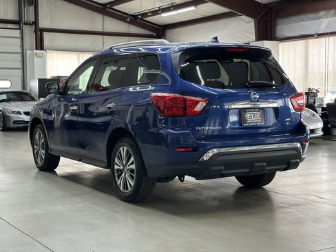 Used 2020 Nissan Pathfinder SL AWD/4WD image 4