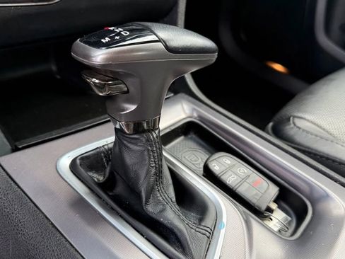 Used 2020 Dodge Charger SXT w/ Leather Interior Group RWD image 32