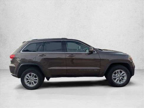 Used 2018 Jeep Grand Cherokee Laredo AWD/4WD image 4