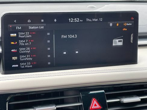 Used 2025 Genesis G70 2.5T image 21