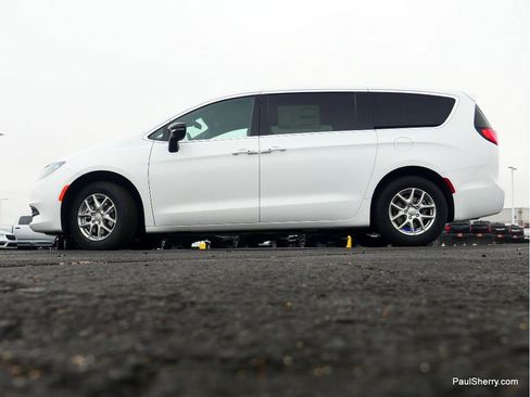 New 2026 Chrysler Voyager LX image 16