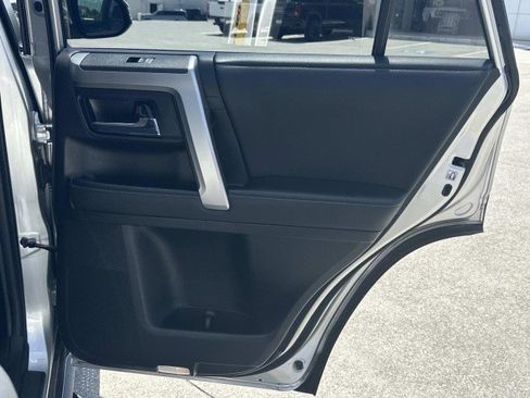 Used 2020 Toyota 4Runner SR5 Premium w/ Moonroof Package RWD image 16