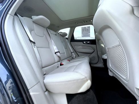 Used 2023 Volvo XC60 B5 Plus image 17