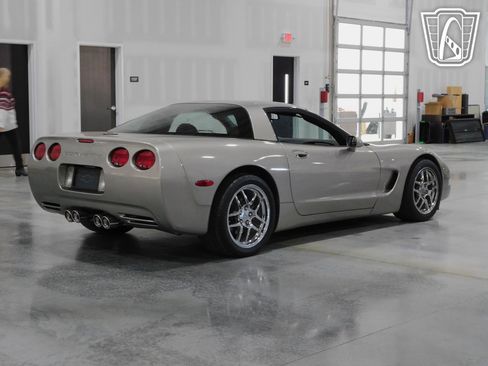 Used 1999 Chevrolet Corvette Coupe w/ Memory Pkg RWD image 17