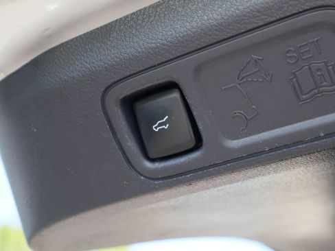 Used 2023 Ford Expedition Max XLT image 28