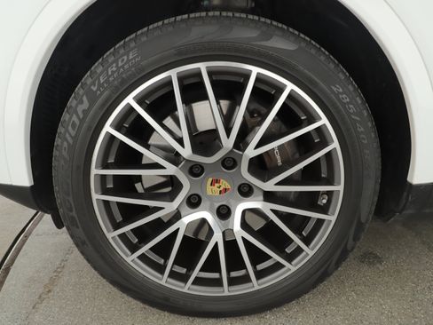 Used 2021 Porsche Cayenne Coupe AWD/4WD image 4