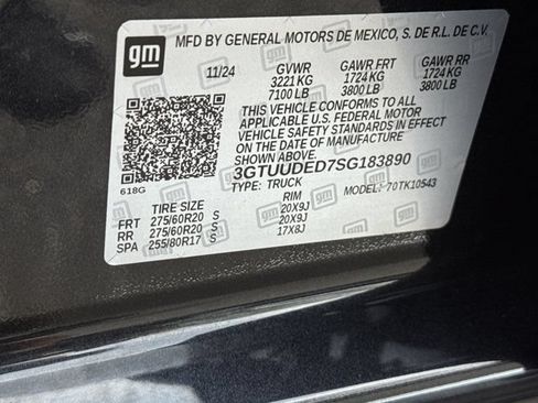 Used 2025 GMC Sierra 1500 SLT w/ SLT Premium Plus Package AWD/4WD image 36