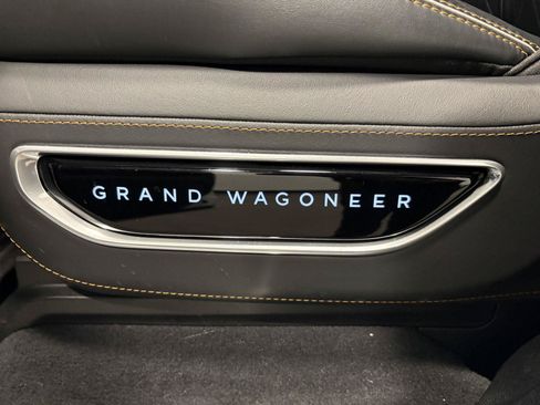 Used 2023 Jeep Grand Wagoneer Series III AWD/4WD image 27