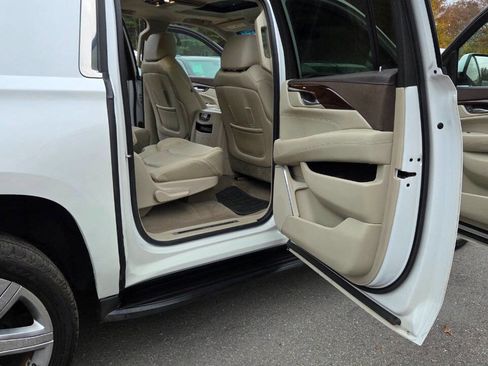 Used 2016 Cadillac Escalade ESV Premium image 36
