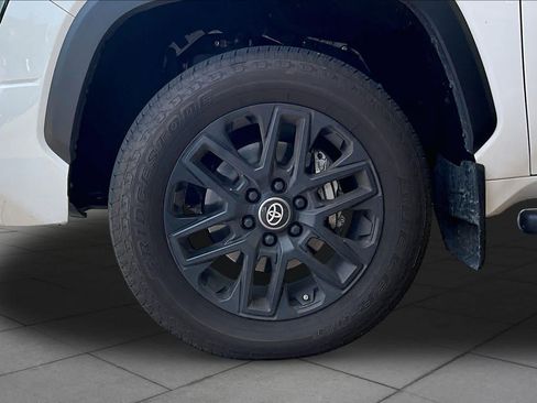 Used 2026 Toyota Tundra Limited AWD/4WD image 10
