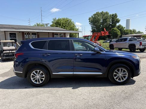 Used 2019 Hyundai Santa Fe SE FWD image 2