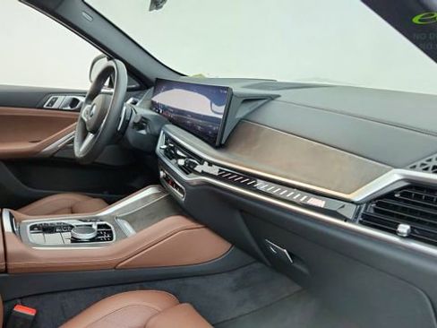 Used 2025 BMW X6 M60i AWD/4WD image 21
