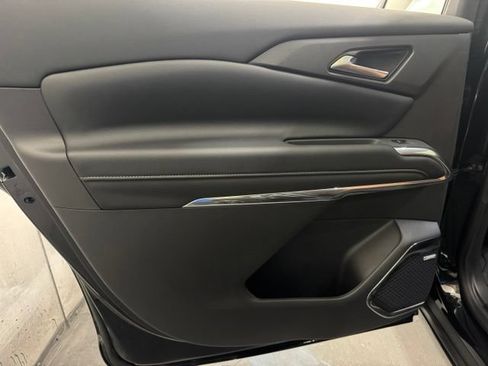New 2027 Chevrolet Traverse Z71 w/ Enhanced Driving Package AWD/4WD image 25