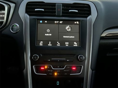 Used 2018 Ford Fusion SE w/ Fusion SE Technology Package image 27