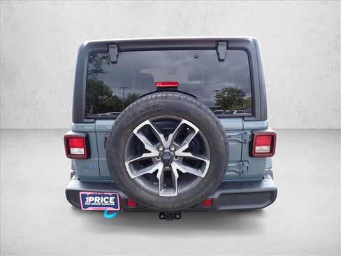 Used 2024 Jeep Wrangler Unlimited w/ Technology Group AWD/4WD image 3