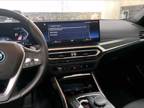 Used 2023 BMW 330e image 9