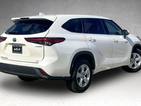 Used 2021 Toyota Highlander LE FWD image 21