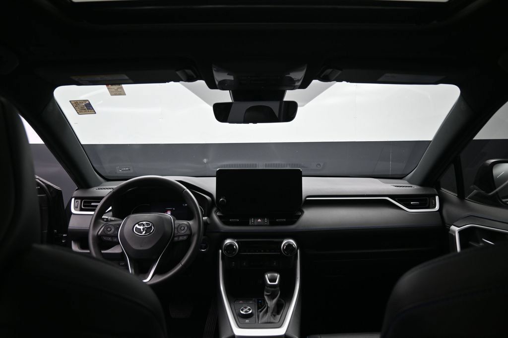 Used 2024 Toyota RAV4 XSE AWD/4WD image 27