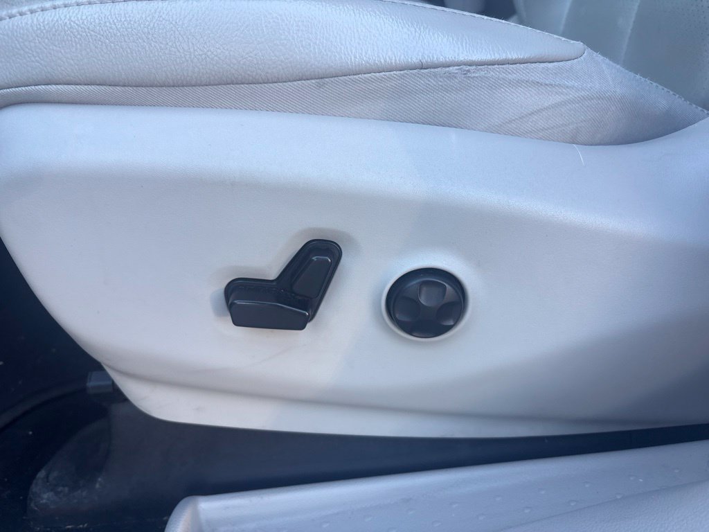 Used 2019 Chrysler Pacifica Touring-L Plus FWD image 14