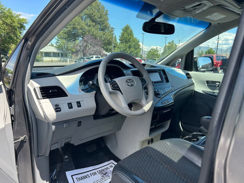 Used 2013 Toyota Sienna SE FWD image 12