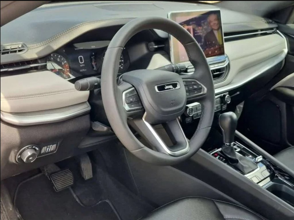 Used 2025 Jeep Compass Limited AWD/4WD image 5