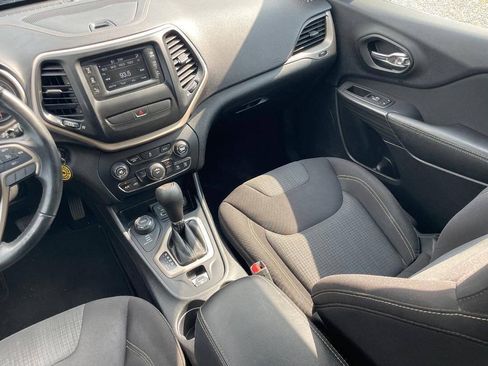 Used 2017 Jeep Cherokee Latitude AWD/4WD image 15