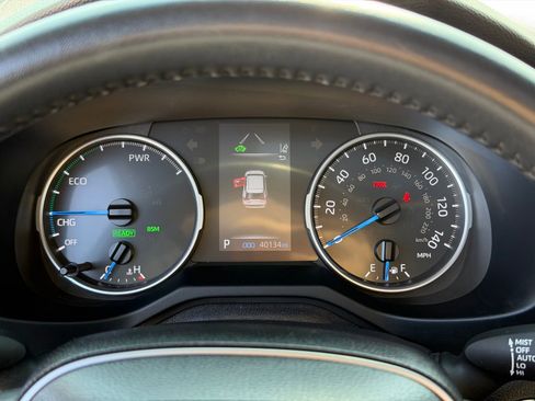 Used 2022 Toyota RAV4 XLE Premium image 22