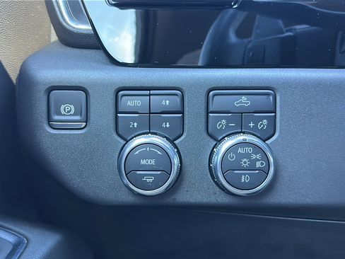 Used 2025 GMC Sierra 1500 Elevation w/ Preferred Package image 35