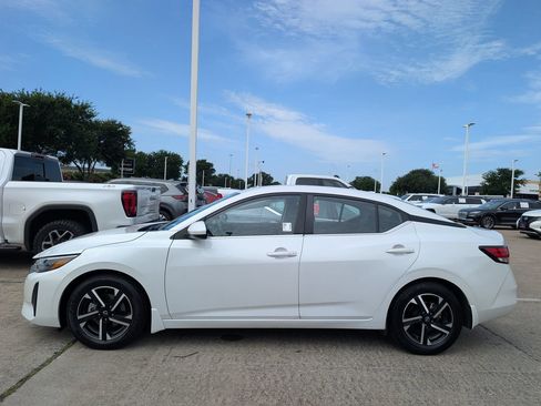 Used 2024 Nissan Sentra SV FWD image 3