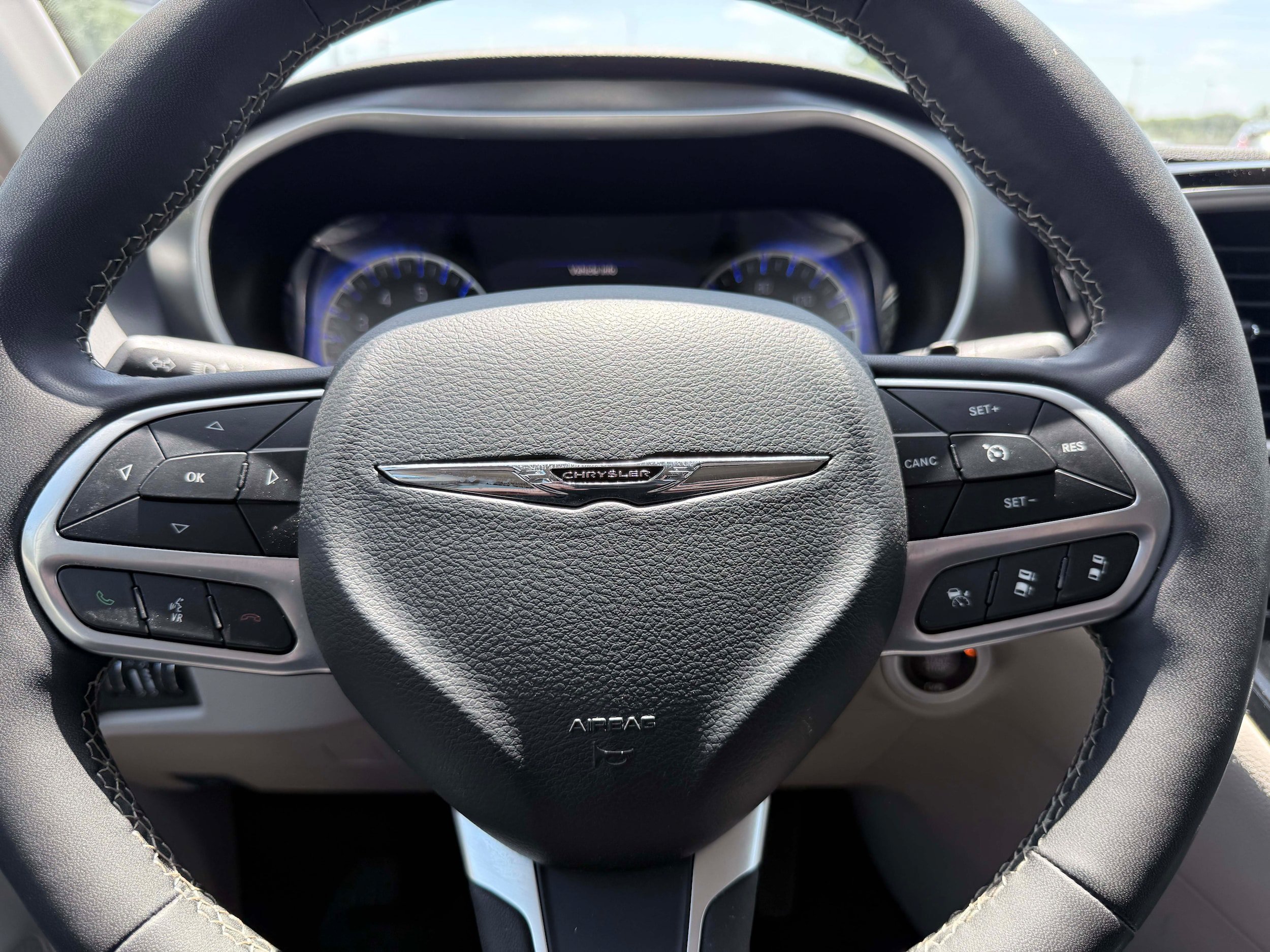 Used 2024 Chrysler Pacifica Touring-L FWD image 17