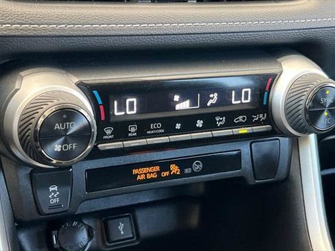 Certified 2022 Toyota RAV4 LE AWD/4WD image 22