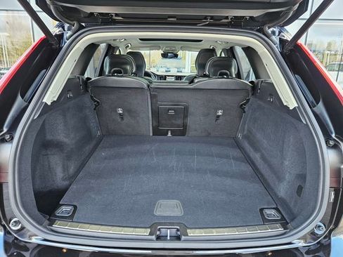 Used 2025 Volvo XC60 B5 Plus image 11