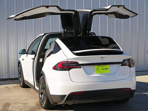 Used 2022 Tesla Model X image 53