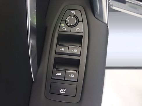 Used 2025 BMW X1 xDrive28i w/ Convenience Package image 6